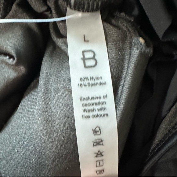 Blooming Jelly women's size large black v-neck tummy control, with ruffled - Picture 4 of 4